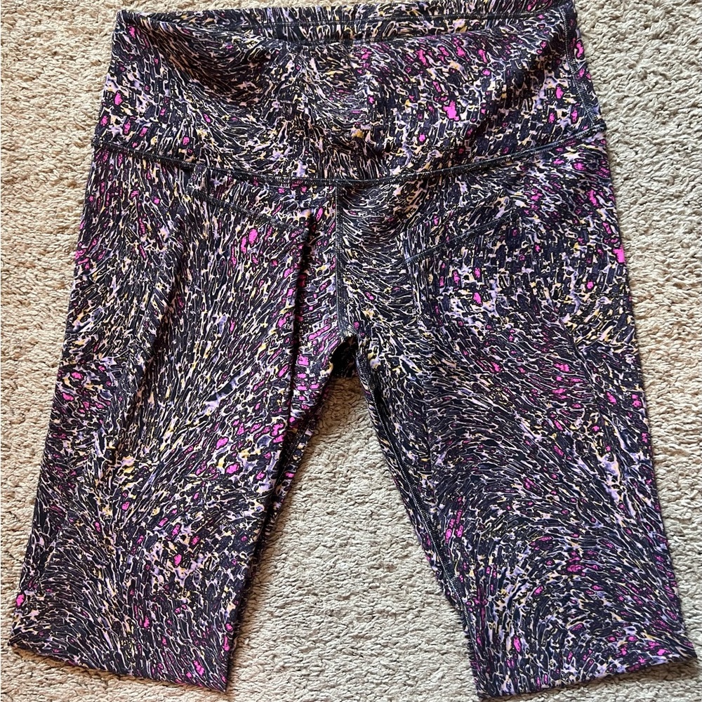 Lululemon Athletica Wunder Train High-Rise
Tight 28" in Topography Multi